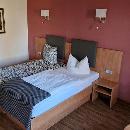 Hotel Garni Demmel & Cie Rohrsheim Екстериор снимка
