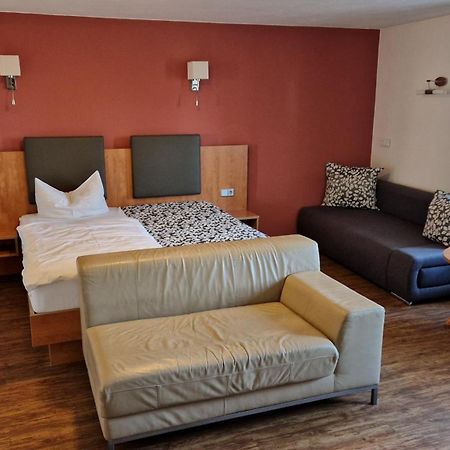 Hotel Garni Demmel & Cie Rohrsheim Екстериор снимка